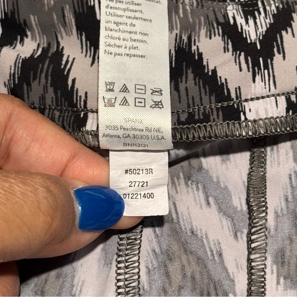 Spanx Medium Ikat Sunshine Pull On 6” Shorts Casual Comfort Stretch Golf Travel - Picture 5 of 5